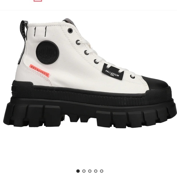 Palladium Shoes - $189 retail Free People Palladium Women's Revolt Hi TX Boots - White and Black